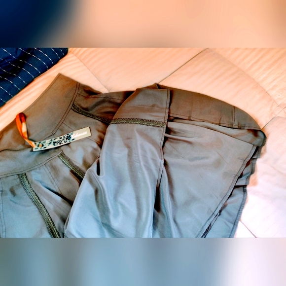 Ruffled Knee Length Skirt - Picture 3 of 4